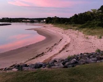 Private Beach Access Steps Away From Backyard! Includes Bay Creek Amenities! - Cape Charles - Playa