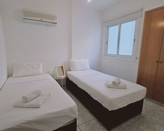 Stay Miracle Apartment - Larnaca - Chambre