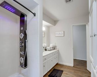 Roomy Houston Rental w/ Home Office & Private Pool - Houston