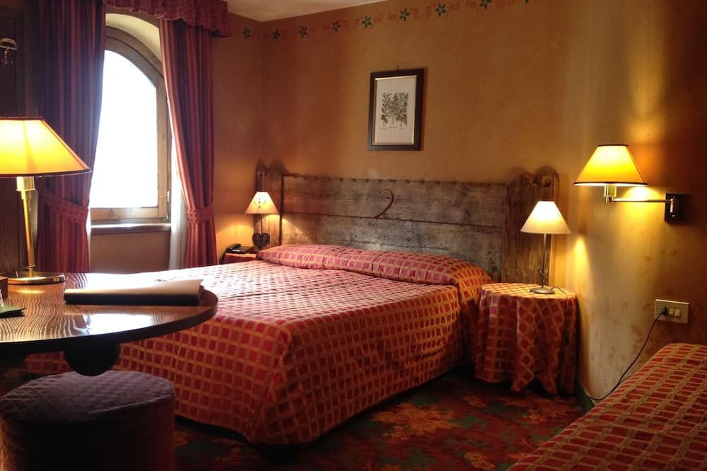 Hotel Chateau Blanc - La Thuile - Bedroom