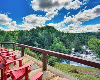 Mountain and Waterfall Views Stunning Dahlonega Gem - Dahlonega - Балкон