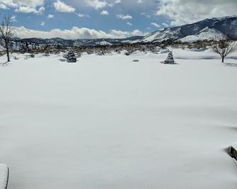 Relaxing Sierra Sunrise Family Getaway w/ EV Level 2 Charger - 4 bdrm 3 1/2 bath - Markleeville - Outdoors view