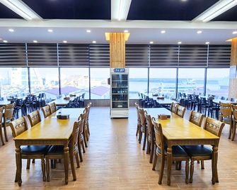 Beach On Tourist Hotel - Ulleung - Restaurante