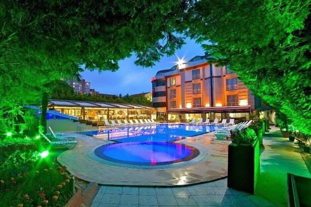 Gardan Hotel - בייצ'קמג'ה - בריכה