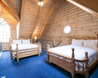 Luxury Cabin with Kitchen, Fireplace, Living Room. Sleeps up to 8 - Millersburg - Bedroom