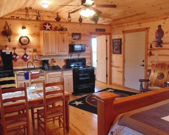 Texas T Bed And Breakfast - Llano - Kitchen