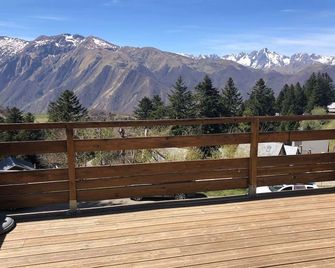 Chalet in the heart of the guzet neige resort with panoramic view - Ustou - Balcon