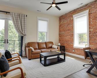 The Swiss Post Apartment A - Highland - Living room