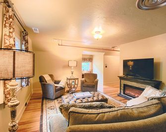 Historic Tapoco Lodge Resort - Robbinsville - Living room