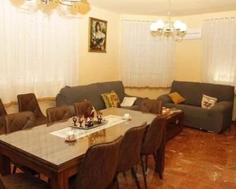 Flor De Romero - Los Yébenes - Comedor