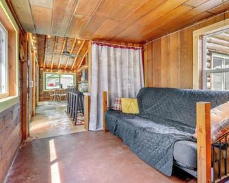 Gladwin Lakefront Cottage with Deck, Grill! - Gladwin - Living room