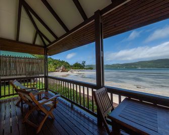 Le Vasseur La Buse Eco Resort - מפרץ סן אנה - מרפסת