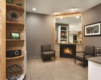 Country Inn & Suites by Radisson, Bryant, AR - Bryant - Вітальня