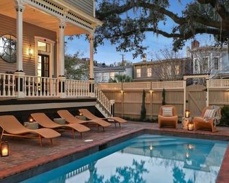 Contemporary Victorian Home | Near Forsyth Park - Savannah - Pool
