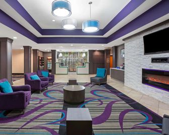 La Quinta Inn & Suites By Wyndham Houston Pasadena North - Пасадена - Лаунж