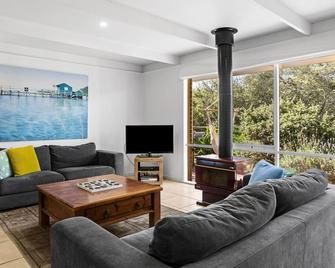 Quarterdeck - Portsea - Living room