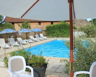 Gites de Peyrounou, Le Chêne, comfortable and spacious 4 bedroom gîte. - Lacapelle-Biron - Piscine