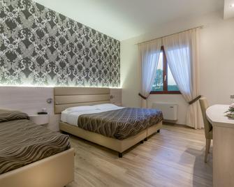 Hotel Tre Torri - Medolla - Camera da letto
