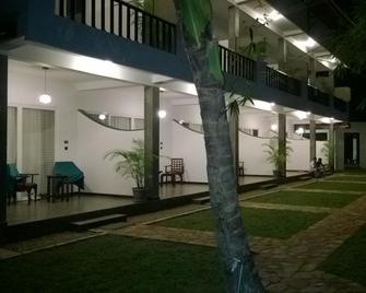 Blue Fox Holidays - Hikkaduwa - Building