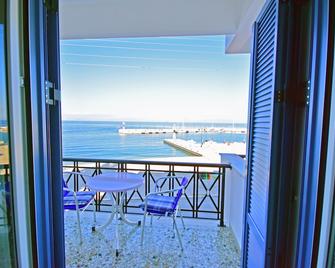 Hotel Blue Sea - Tyros - Balcón
