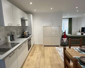 Apartment '303' with Shared Garden, Balcony and Wi-Fi - Brides-les-Bains - Kuchyň