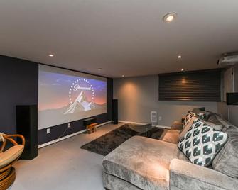 Country Living - Courtenay - Living room