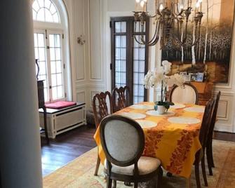 Historic Mill Creek Mansion - Youngstown - Dining room