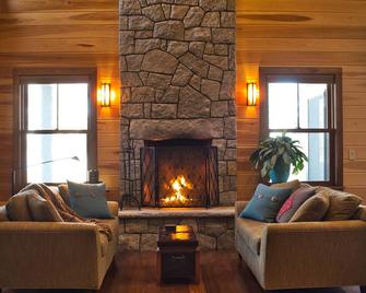 Stunning house & setting! Spectacular views. Book now for your preferred dates. - Hancock - Living room