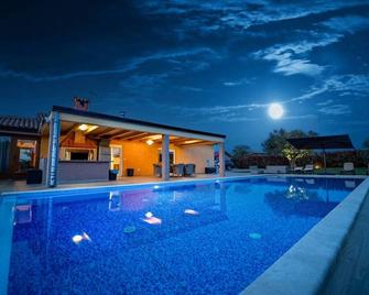Total privacy and wonderful seaview - Novigrad - Pool