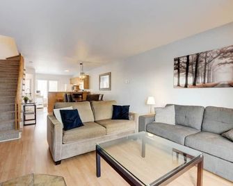 Condo Club Azur Plage Memphremagog - Magog - Living room