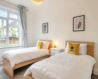 3 bedroom accommodation in Bournemouth - Bournemouth - Bedroom