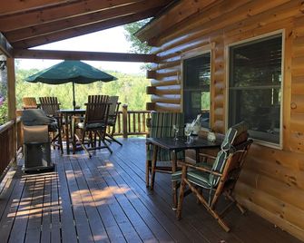 Gorgeous White Mountain Log Home In Franconia - Hike, Bike, Golf, Ski And More! - 法蘭哥尼亞 - 天井