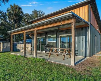 Lakeside Getaway with Kayaks! - Silver Springs - Gebäude