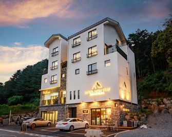 Interlaken Pension in Gapyeong - Gapyeong - Edificio