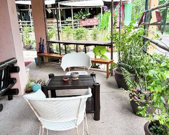 Les Fleurs House - Khao Lak - פטיו