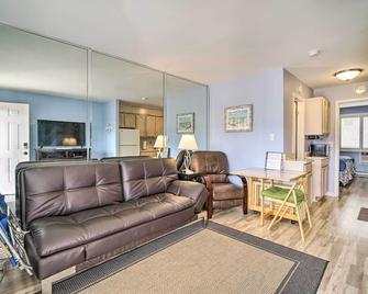 First-Floor Brigantine Condo: Steps to Ocean! - Brigantine - Living room