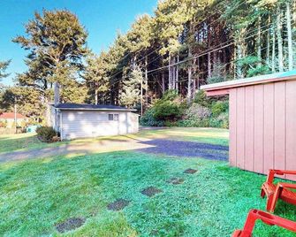 Cottage with Panoramic Ocean Views in Quiet Area - Dogs OK - Yachats - Binnenhof