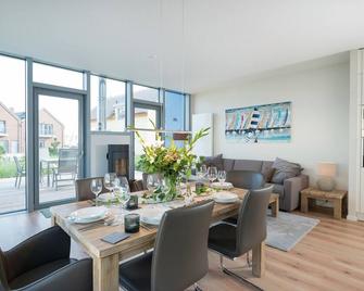 Ostsee - Reetdachhaus Nr 36 'Warder' im Strand Resort - Heiligenhafen - Comedor