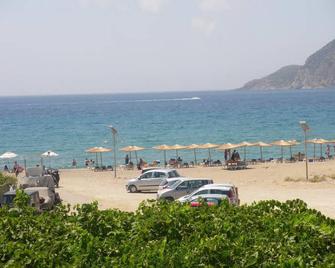 Savvas Studios - Kefalos - Beach