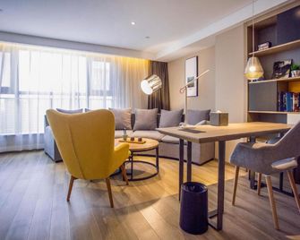 Atour Hotel Urumqi High-speed Railway Station - أورومتشي - غرفة معيشة