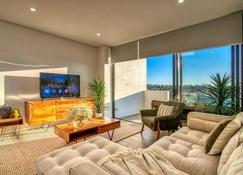 Inspire Boutique Apartments - Toowoomba City - Oturma odası