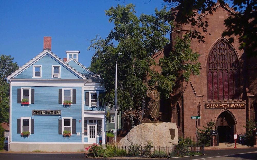 Stepping Stone Inn - Salem