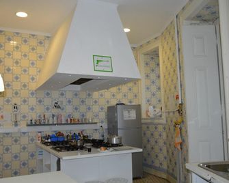 Go Hostel Lisbon - ליסבון - מטבח