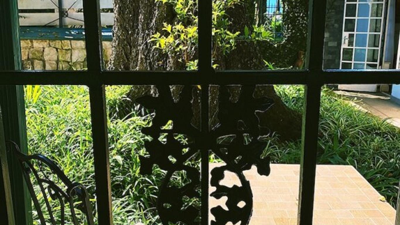 Sherwood's Country House