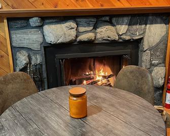 Slopeside Condo with indoor fireplace - Hunter - Spisesal