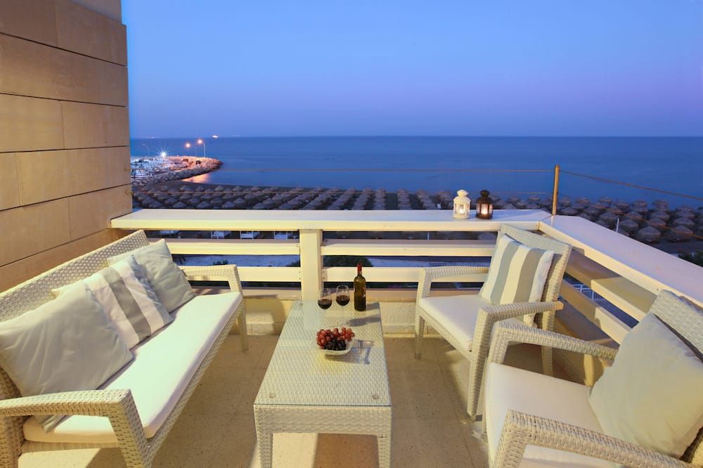 Mackenzie Seafront Suite - לרנקה - מרפסת