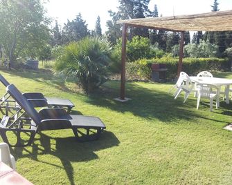 Al Sole Di Pula - Pula - Patio