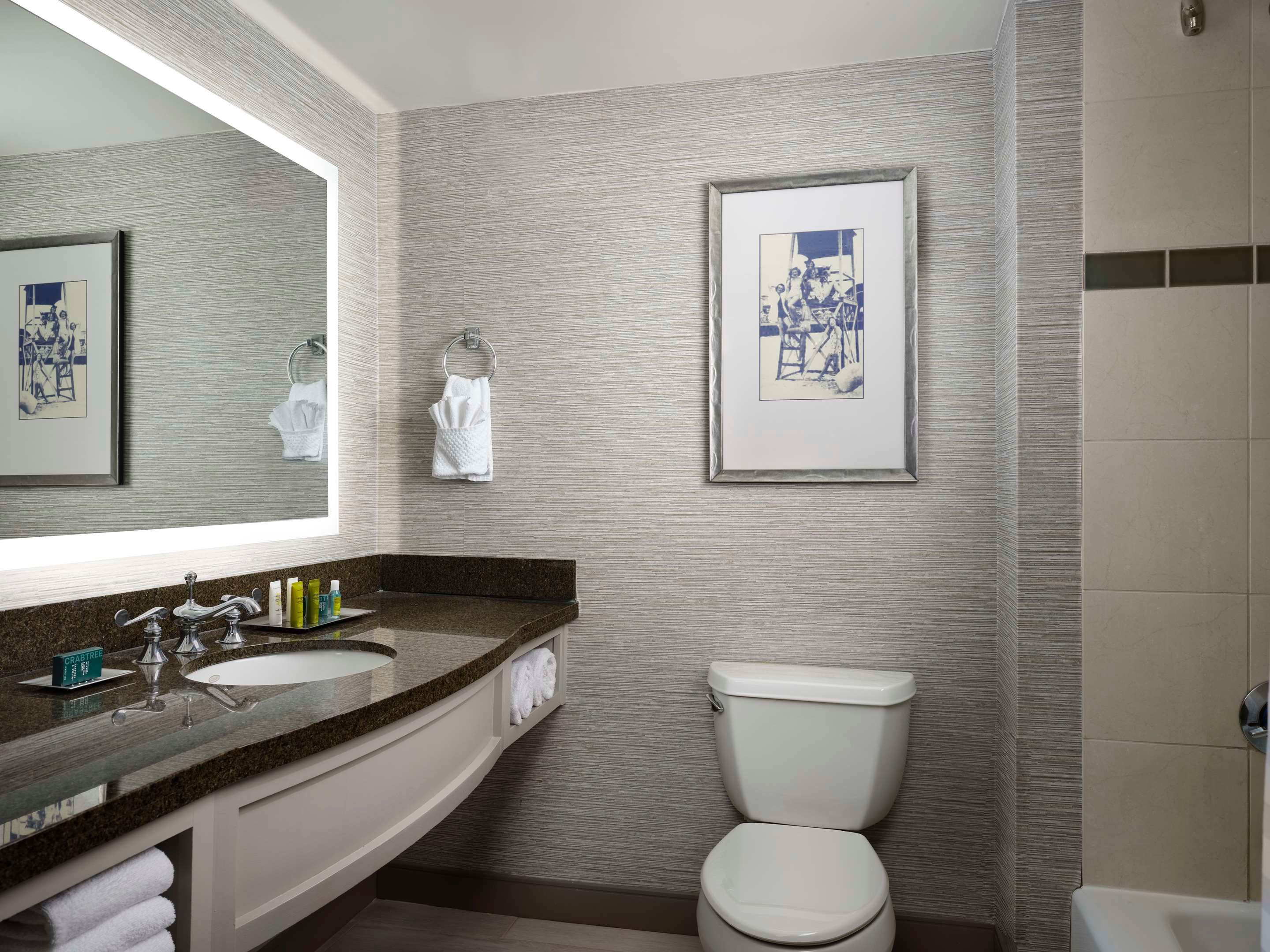 Bathroom view of Hilton Virginia Beach Oceanfront