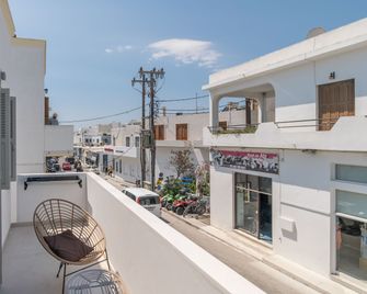 Olive Studios - Adamantas - Balcón