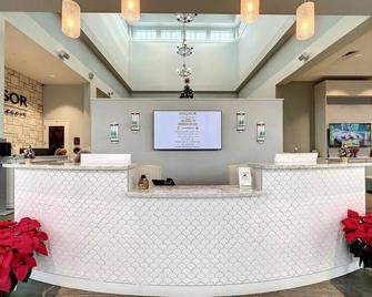 2127LC- Windsor Island home - Davenport - Front desk
